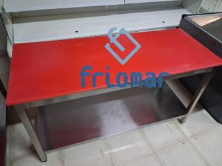 MESA CENTRAL CON FIBRA ROJA