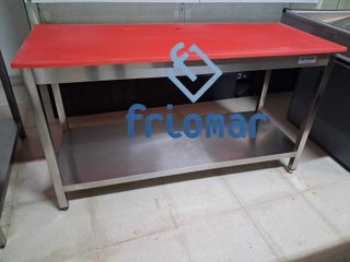 MESA CENTRAL CON FIBRA ROJA