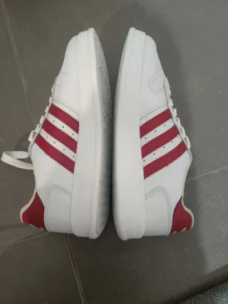 Zapatillas Adidas Blancas y Rojas