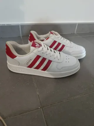 Zapatillas Adidas Blancas y Rojas