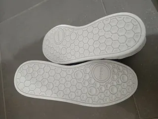 Zapatillas Adidas Blancas y Rojas