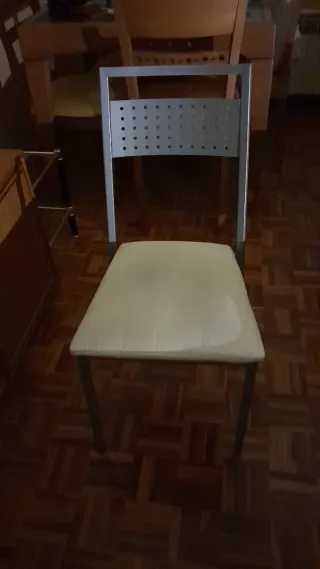 Silla de comedor de color gris Muy resistente