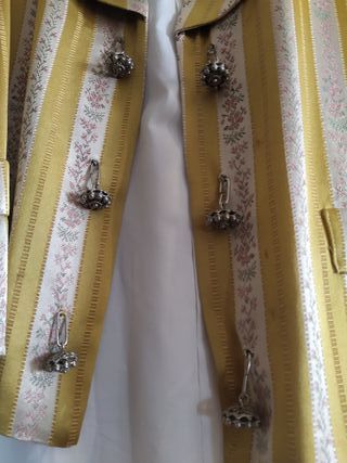 Chaleco traje regional y camisa