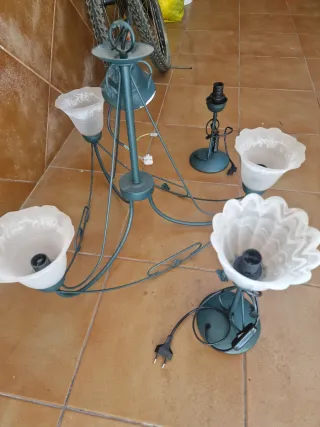 Lámpara de techo y mesa verde y blanca