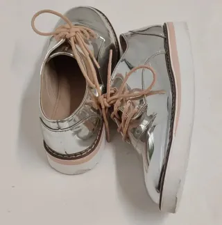 Zapatos plateados con cordones de Zara Girls  nr37