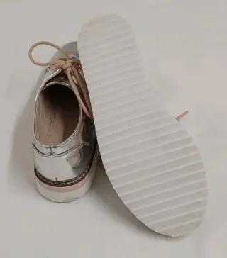 Zapatos plateados con cordones de Zara Girls  nr37
