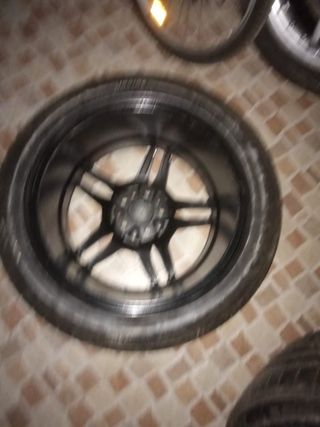 Llanta Mercedes AMG 18 con Neumático