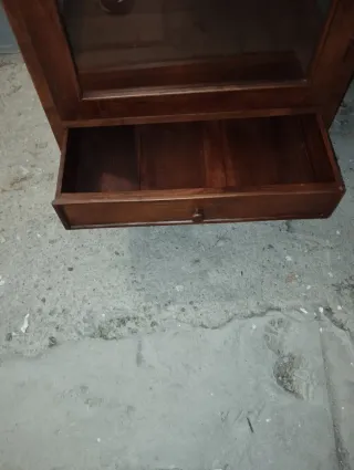 Vitrina de madera maciza