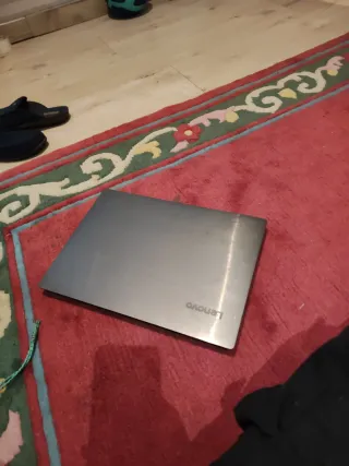 Lenovo V330-14IKB Portátil Gris