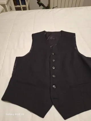 Traje de chaqueta, pantalón y chaleco gris