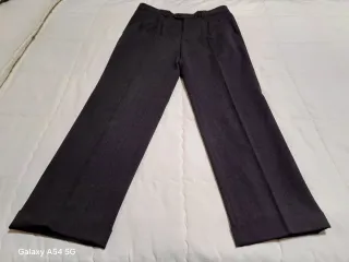 Traje de chaqueta, pantalón y chaleco gris