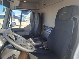 DAF XB 230 FA-CAMIONES FURGONES / CAMION PAQUETERO