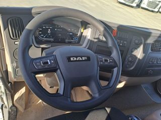 DAF XB 230 FA-CAMIONES FURGONES / CAMION PAQUETERO