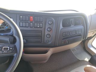 DAF XB 230 FA-CAMIONES FURGONES / CAMION PAQUETERO