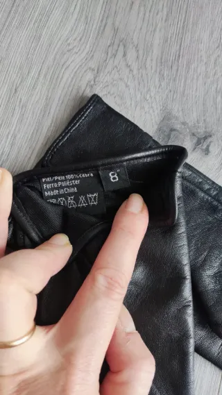 Guantes de piel negros