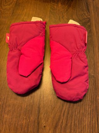 Mono de nieve rosa y fucsia con manoplas ( aparte)