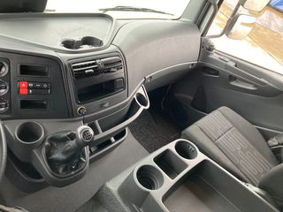 Mercedes ATEGO 821-CAMIONES FURGONES / CAMION PAQU