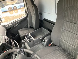 Mercedes ATEGO 821-CAMIONES FURGONES / CAMION PAQU