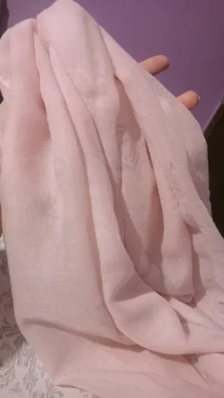 Bufanda rosa con estampado de coral