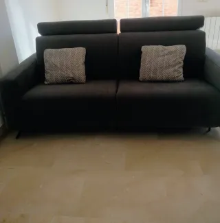 Sofá de tela gris