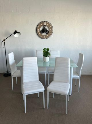OFERTA!!! Mesa de comedor con 4 sillas
