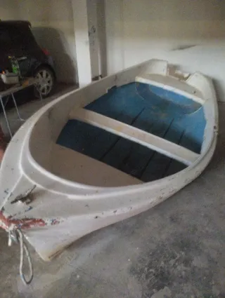 Embarcación 4 metros para restaurar y motor 3,6 hp