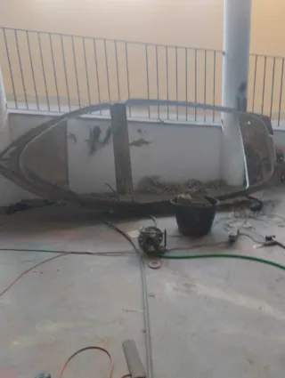 Embarcación 4 metros para restaurar y motor 3,6 hp