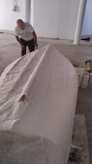 Embarcación 4 metros para restaurar y motor 3,6 hp