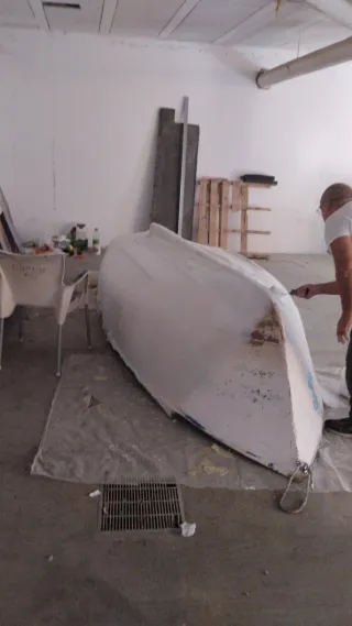 Embarcación 4 metros para restaurar y motor 3,6 hp