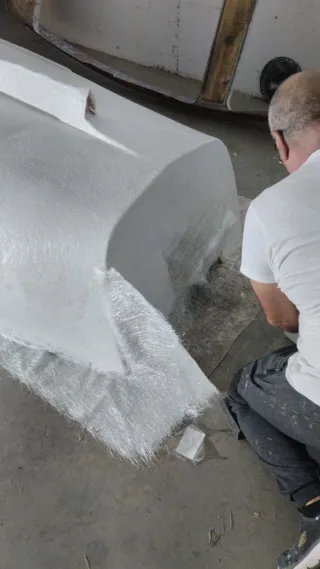 Embarcación 4 metros para restaurar y motor 3,6 hp