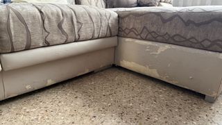 Sofá chaiselongue tela beige y marrón