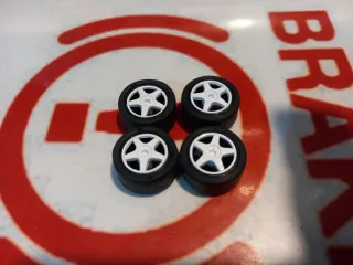 4 Llantas Scaleauto con neumáticos nuevos