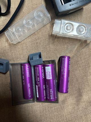 Cargador Efest SODA y 4 pilas IMR 18650