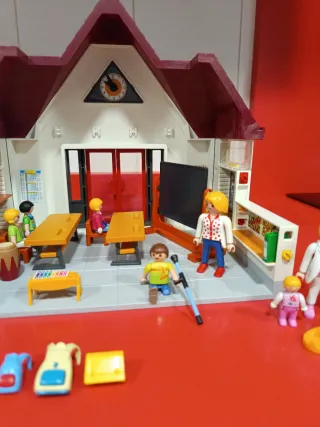 Colegio Playmobil y Figuras varias