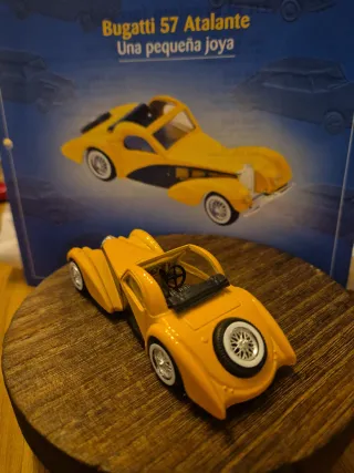 Bugatti 57 Atalante Coche Miniatura Amarillo