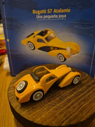 Bugatti 57 Atalante Coche Miniatura Amarillo