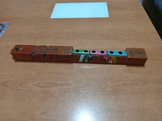 Flauta de madera decorada