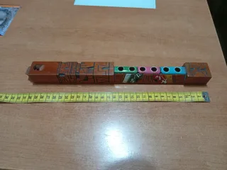 Flauta de madera decorada