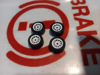 4 Llantas Multirradio Plástico con Neumáticos