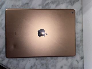 iPad 7ª Generación Dorado y Blanco