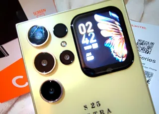 Oukitel C62. Doppio schermo.