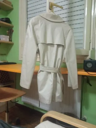 Gabardina beige usada una vez
