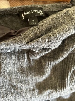 Vestido fiesta gris Stradivarius