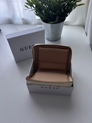 Cartera Guess blanca y azul