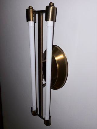 Lámpara de pared dorada