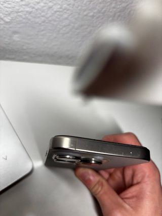 iPhone 15 Pro Titanio