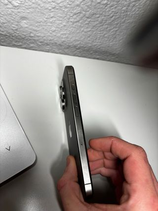 iPhone 15 Pro Titanio