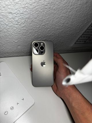 iPhone 15 Pro Titanio