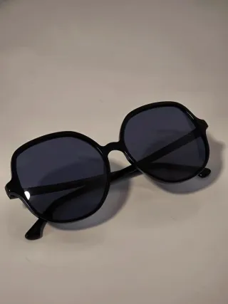 Gafas de sol Silvian Heach negras sin estrenar