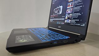 Portátil MSI Bravo 15 C7VF-220XES Ryzen 7